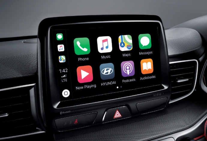Apple CarPlay<sup>TM[P1]</sup> and Android<sup>TM</sup> Auto<sup>[P2]</sup> compatibility.