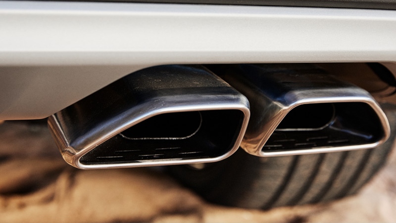 Dual-tip trapezoidal exhaust.